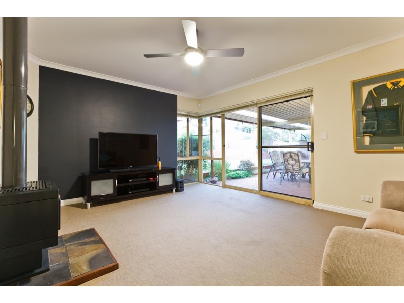 10 Lucca Court, Coogee WA 6166