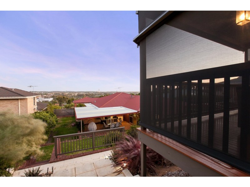 10 Lucca Court, Coogee WA 6166