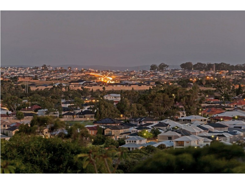 10 Lucca Court, Coogee WA 6166