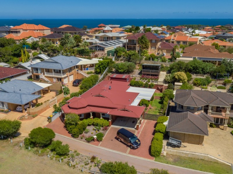 10 Lucca Court, Coogee WA 6166