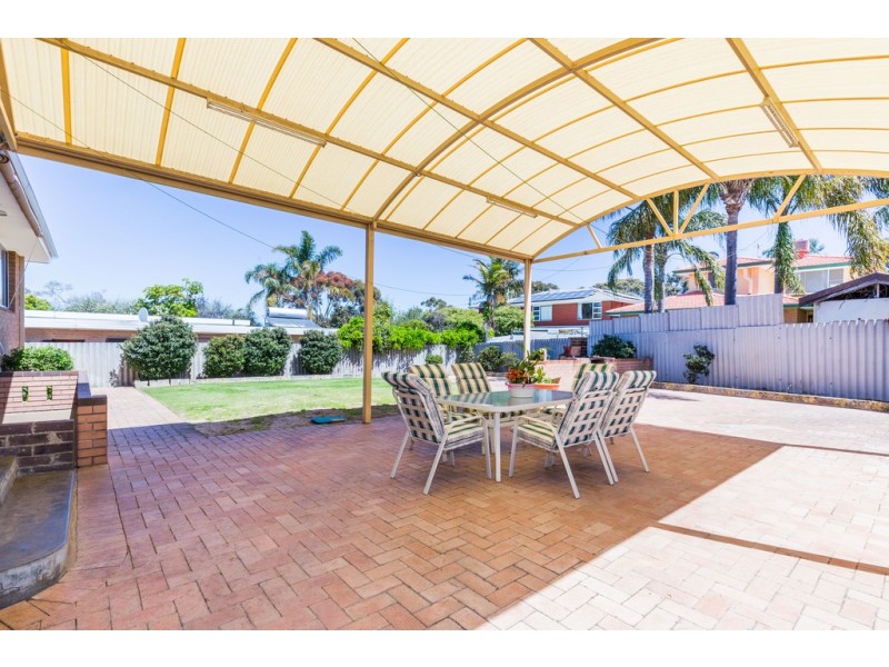 35 Fitzwater Way, Spearwood WA 6163
