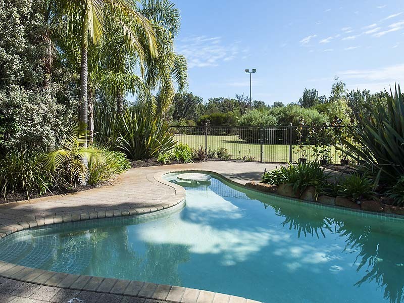 35 Frayne Place, Wandi WA 6167