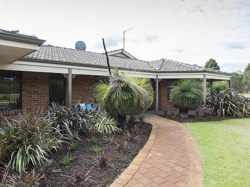 35 Frayne Place, Wandi WA 6167