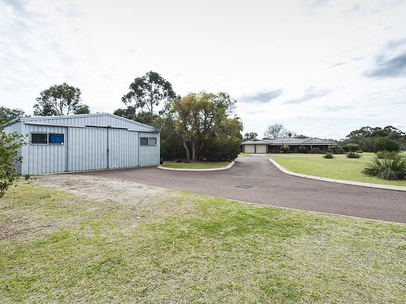 35 Frayne Place, Wandi WA 6167