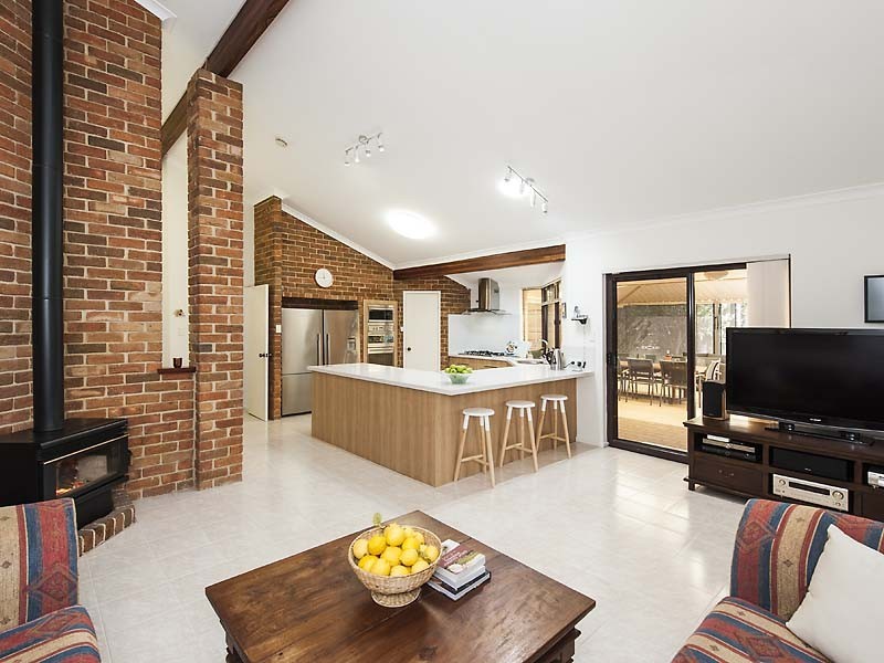 35 Frayne Place, Wandi WA 6167