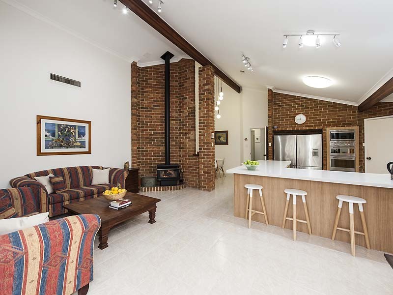 35 Frayne Place, Wandi WA 6167