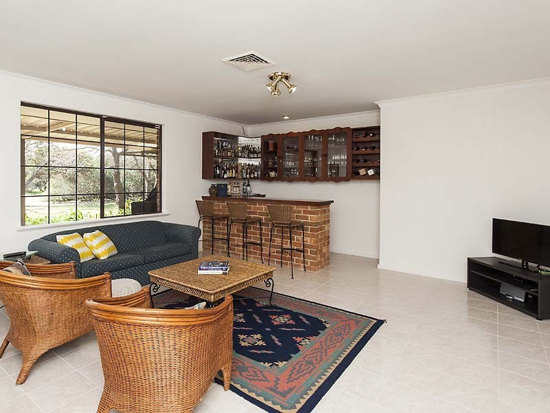 35 Frayne Place, Wandi WA 6167