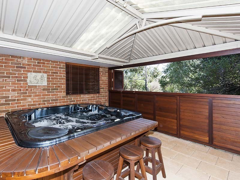 35 Frayne Place, Wandi WA 6167