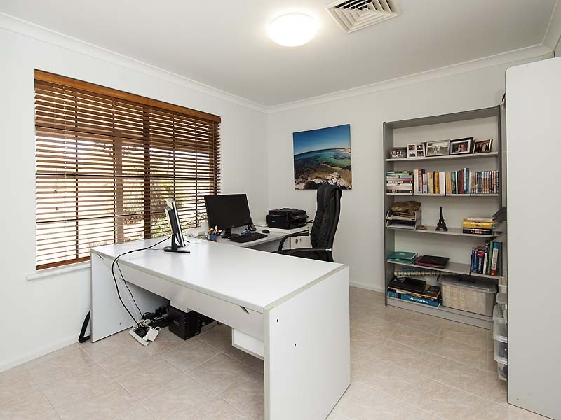 35 Frayne Place, Wandi WA 6167