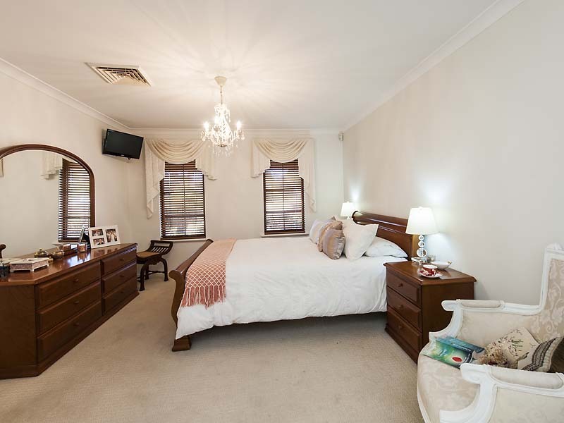 35 Frayne Place, Wandi WA 6167