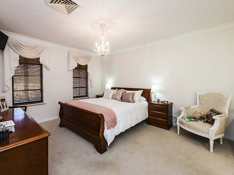 35 Frayne Place, Wandi WA 6167