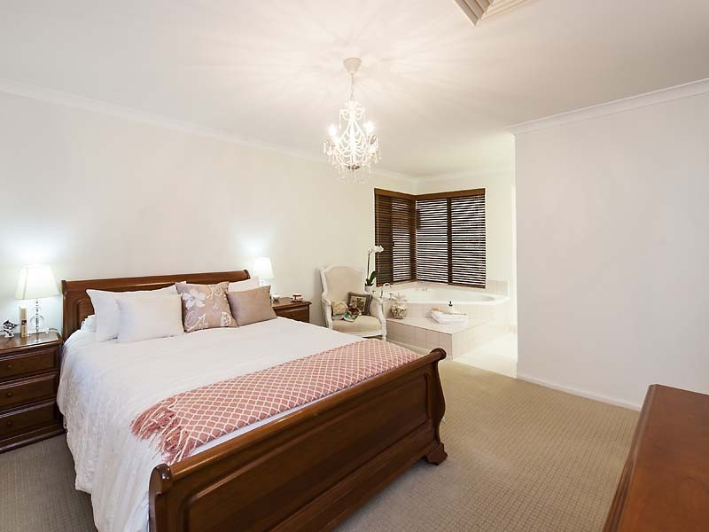 35 Frayne Place, Wandi WA 6167