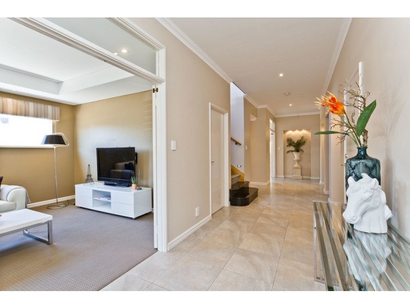 23 Breaksea Drive, North Coogee WA 6163