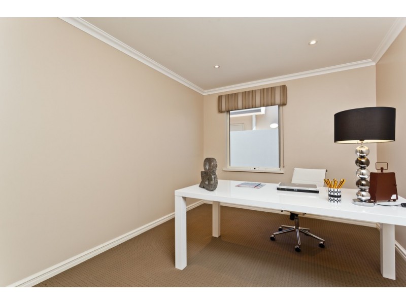 23 Breaksea Drive, North Coogee WA 6163