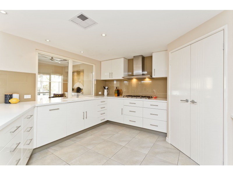 23 Breaksea Drive, North Coogee WA 6163