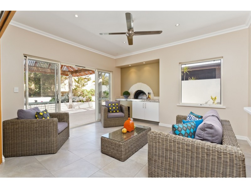 23 Breaksea Drive, North Coogee WA 6163