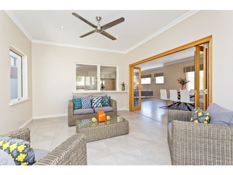 23 Breaksea Drive, North Coogee WA 6163