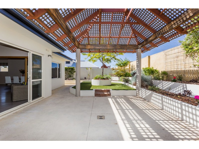 23 Breaksea Drive, North Coogee WA 6163