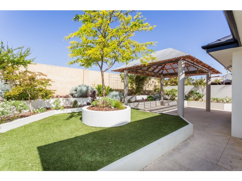 23 Breaksea Drive, North Coogee WA 6163