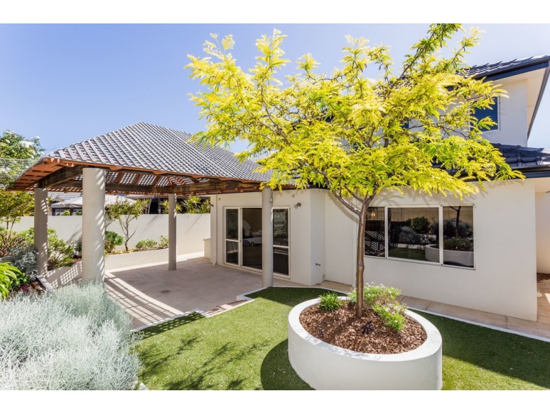 23 Breaksea Drive, North Coogee WA 6163