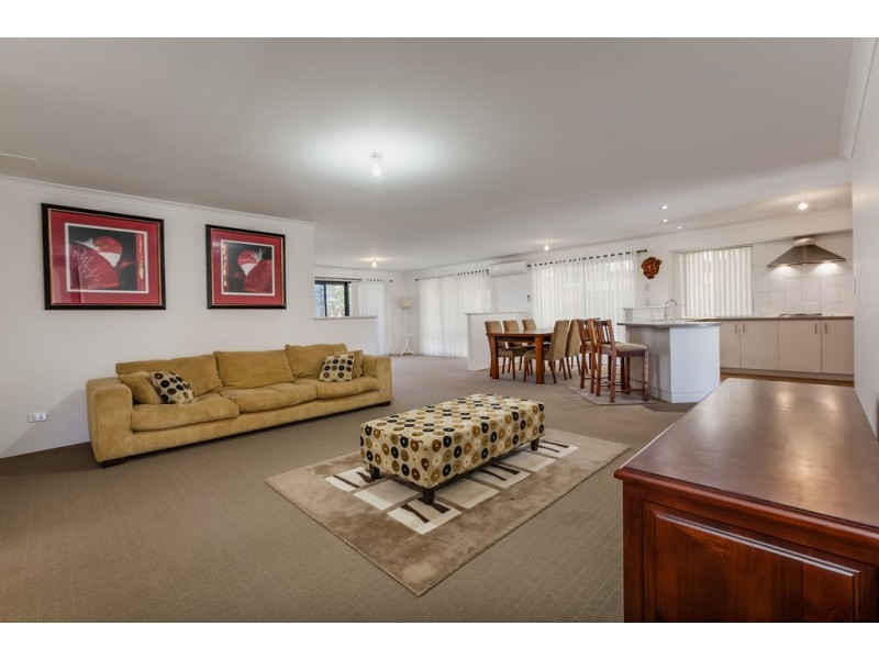 14 Cotswold Parade, Aubin Grove WA 6164