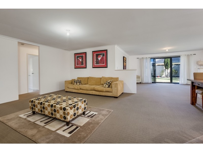 14 Cotswold Parade, Aubin Grove WA 6164