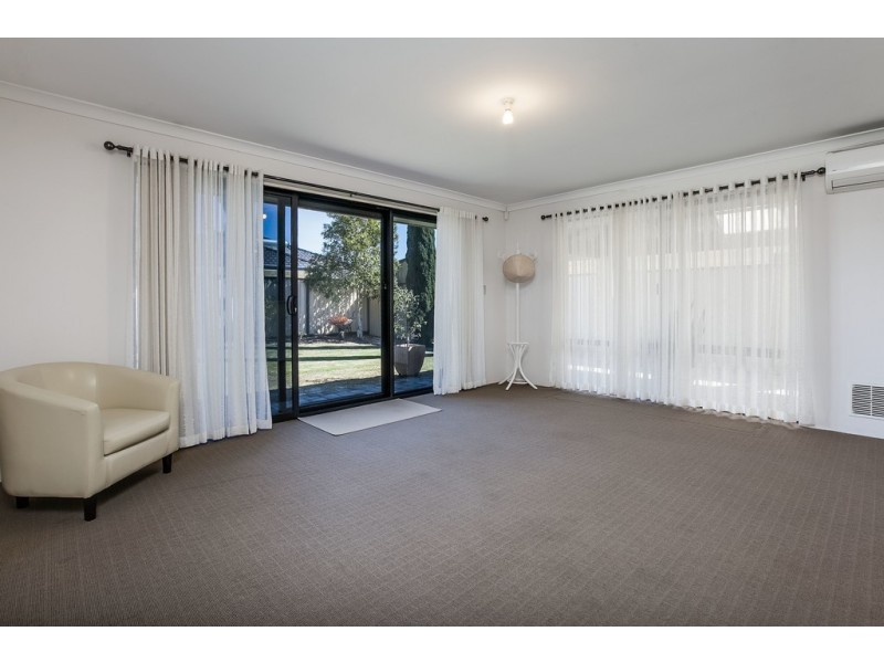 14 Cotswold Parade, Aubin Grove WA 6164