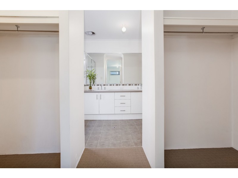 14 Cotswold Parade, Aubin Grove WA 6164