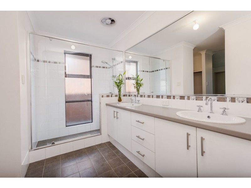 14 Cotswold Parade, Aubin Grove WA 6164