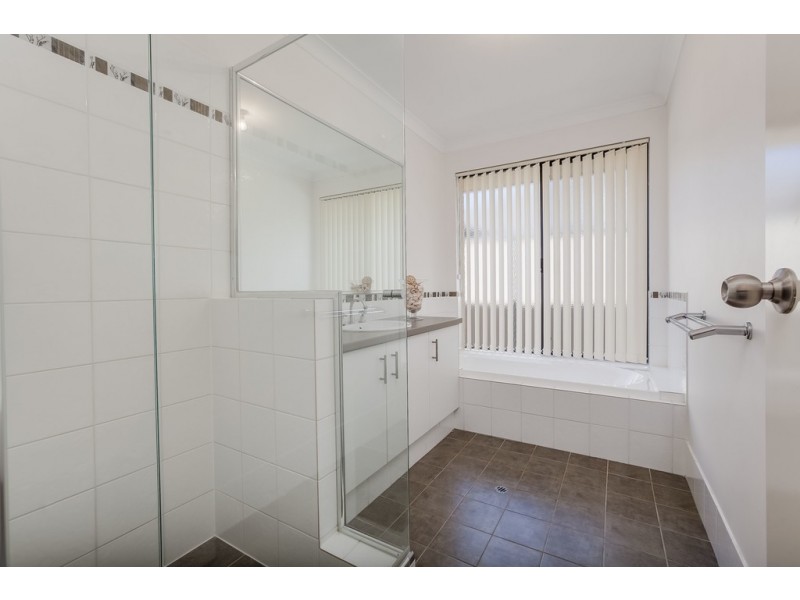 14 Cotswold Parade, Aubin Grove WA 6164