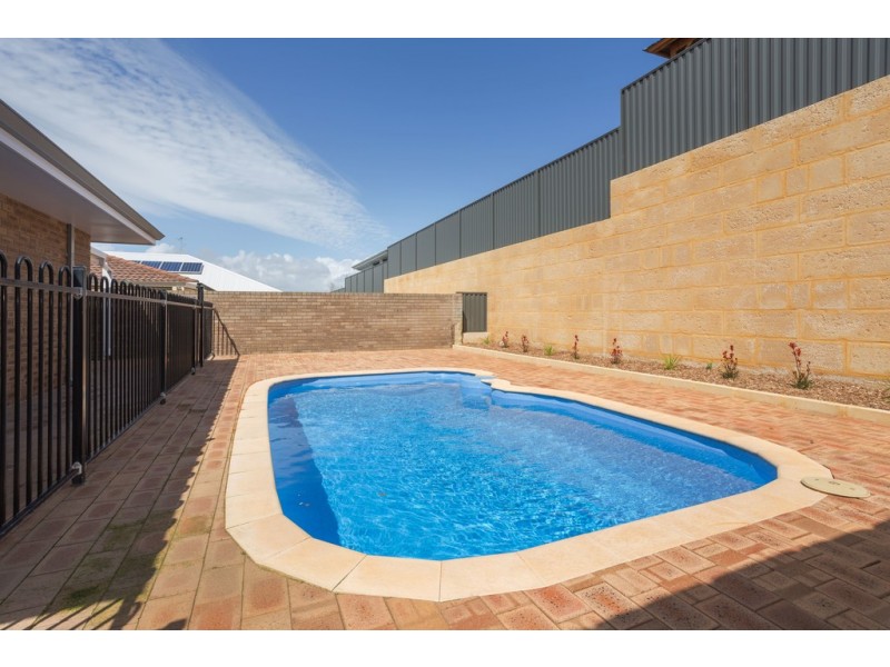 81B Ocean Road, Coogee WA 6166