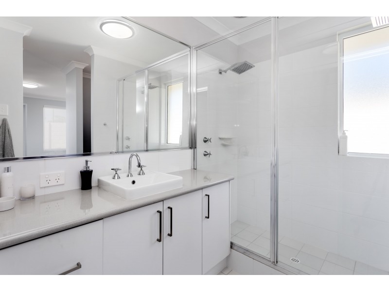 2 Birch Road, Aubin Grove WA 6164