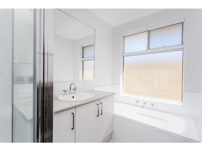 2 Birch Road, Aubin Grove WA 6164