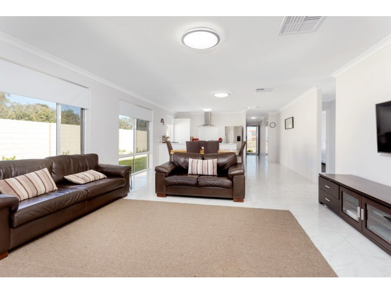 2 Birch Road, Aubin Grove WA 6164