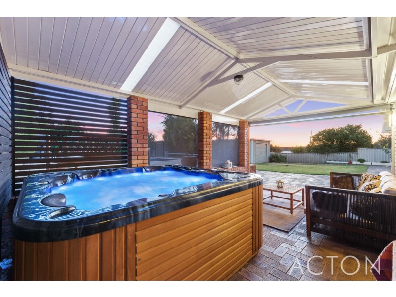 4 Milton Place, Munster WA 6166