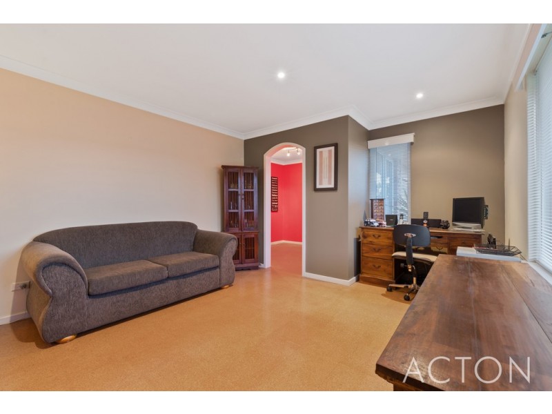 4 Milton Place, Munster WA 6166