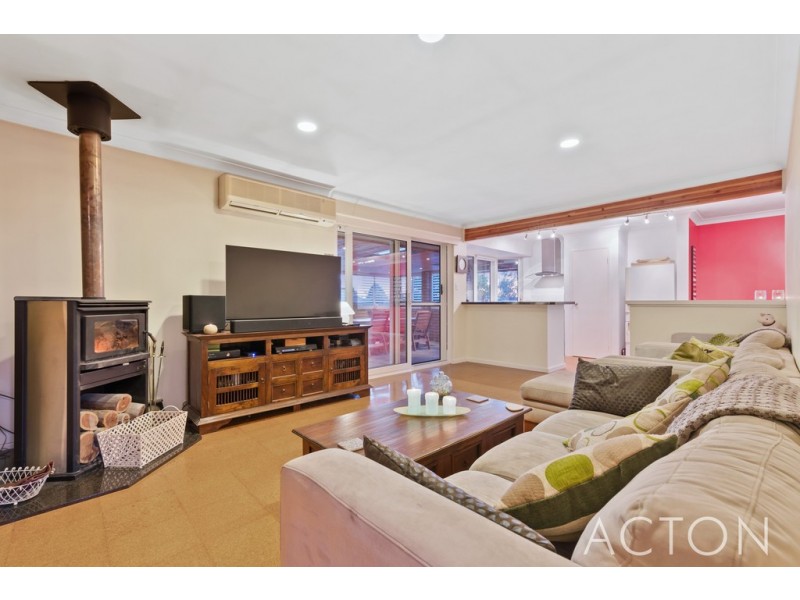 4 Milton Place, Munster WA 6166