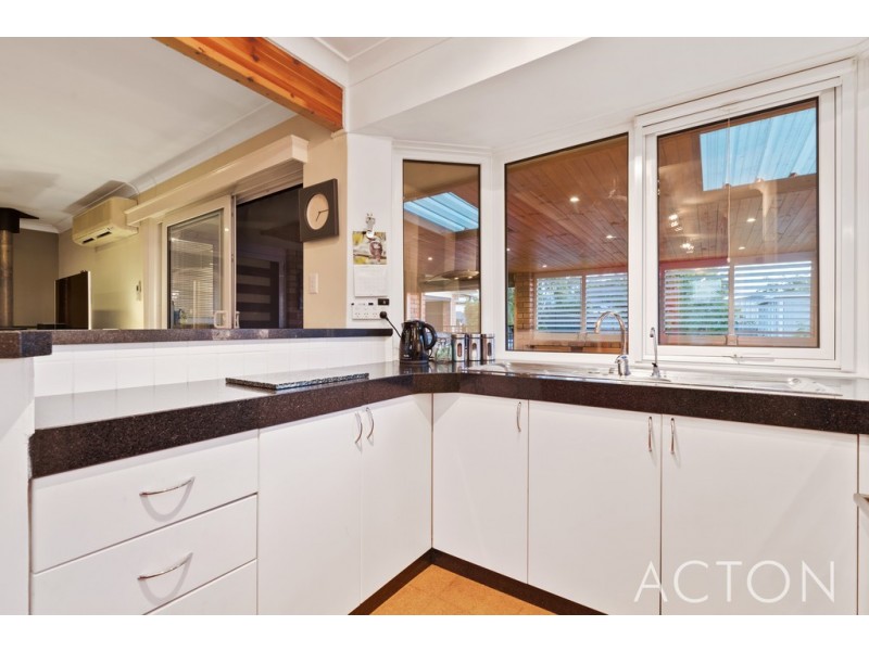 4 Milton Place, Munster WA 6166