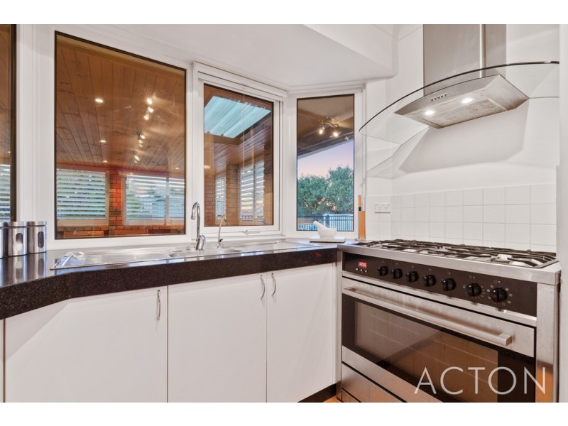 4 Milton Place, Munster WA 6166