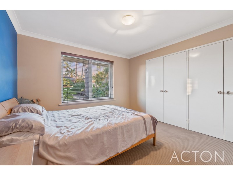 4 Milton Place, Munster WA 6166