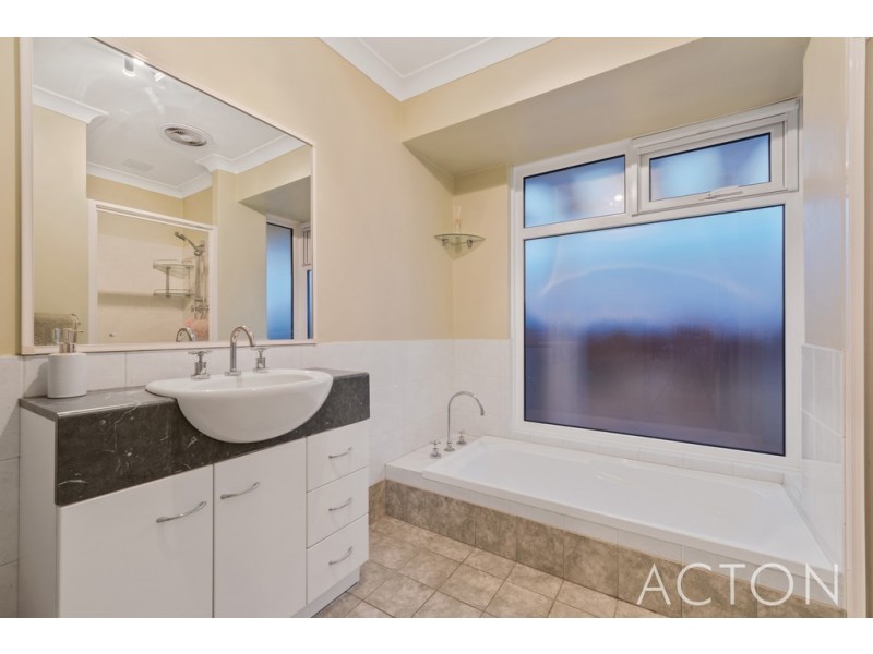 4 Milton Place, Munster WA 6166