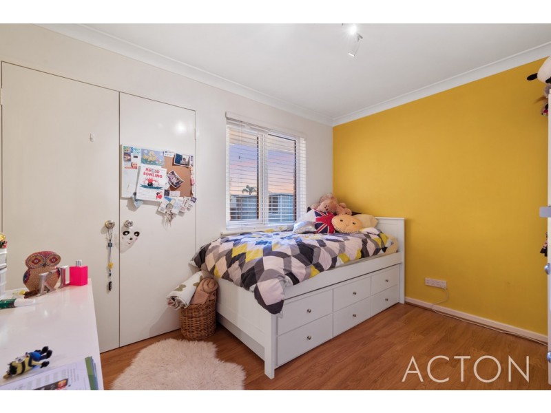 4 Milton Place, Munster WA 6166