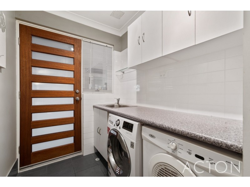 4 Milton Place, Munster WA 6166