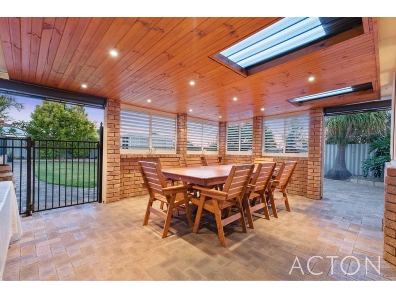 4 Milton Place, Munster WA 6166