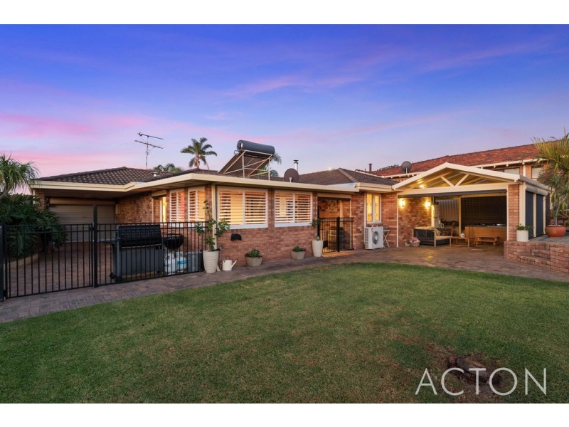 4 Milton Place, Munster WA 6166