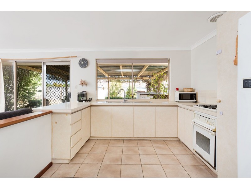 8 Clover Place, Bibra Lake WA 6163