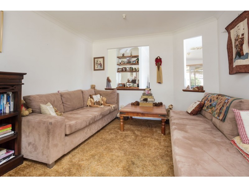 8 Clover Place, Bibra Lake WA 6163