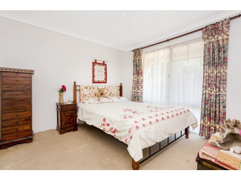 8 Clover Place, Bibra Lake WA 6163