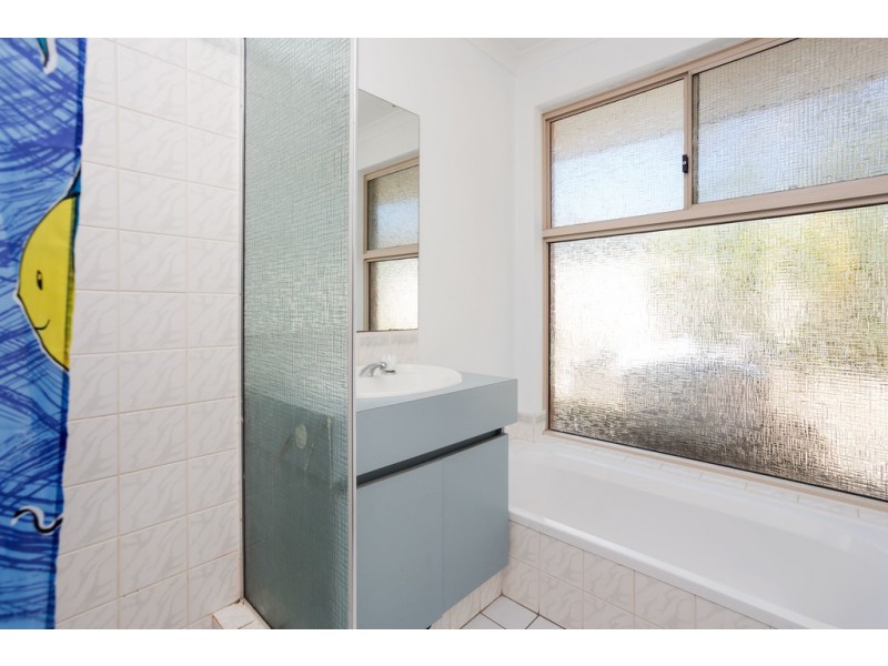 8 Clover Place, Bibra Lake WA 6163