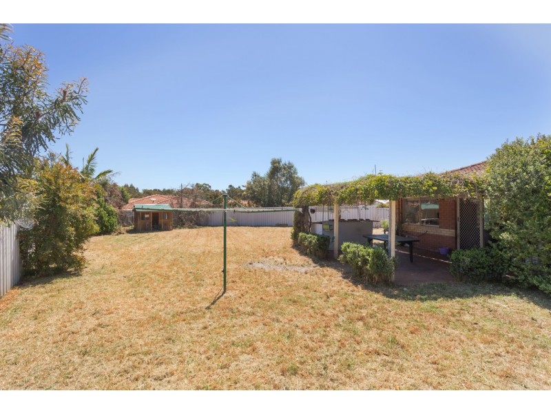 8 Clover Place, Bibra Lake WA 6163